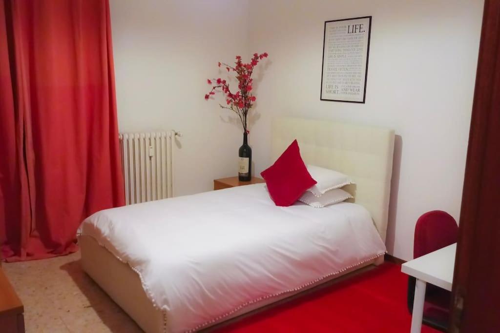 Unique & Beautiful Bedroom In Central Of Флоренция Экстерьер фото