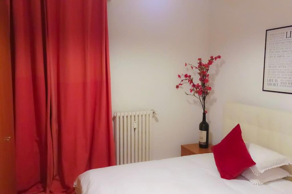 Unique & Beautiful Bedroom In Central Of Флоренция Экстерьер фото